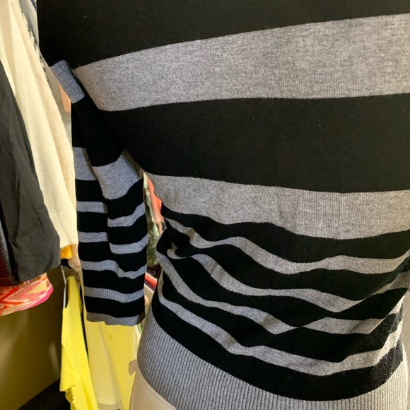 Red top - Picture 4 of 4